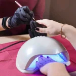 Nguy hiểm tiềm ẩn từ thói quen sơn móng tay thường xuyên